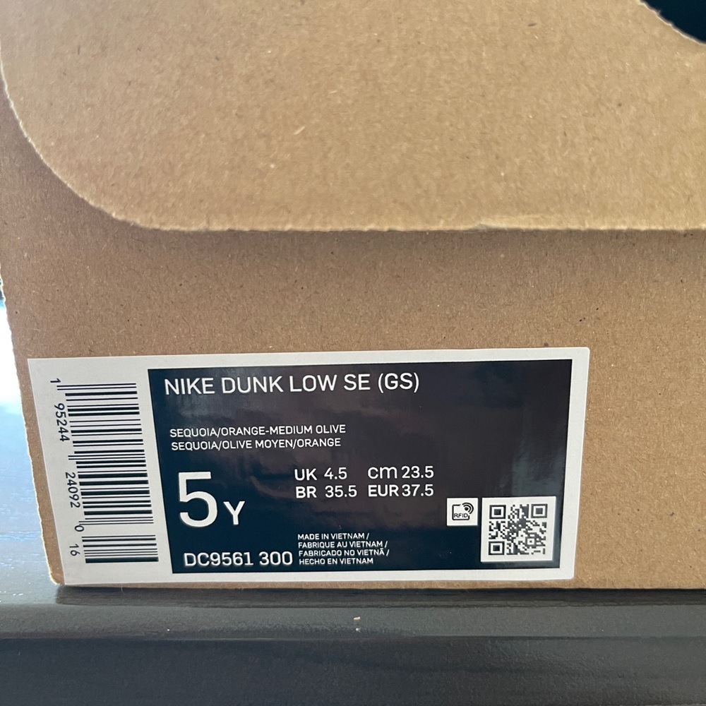 Nike Dunks - Picture 2 of 7